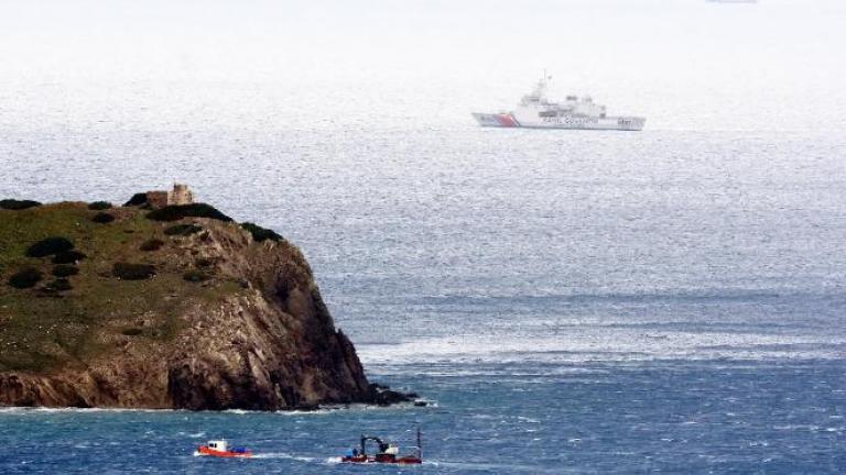 Σε εξέλιξη βρίσκονται οι εργασίες στο νησί Τσαβούς απέναντι από τα Ίμια -Την ίδια στιγμή η φρεγάτα Barbaros παραμένει ανοιχτά  της Μήλου, δίπλα του ο "Θεμιστοκλής" 