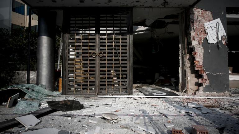 Εκρηξη στο Μαρούσι: Βίντεο καταγράφει τη στιγμή που ο δράστης βάζει τη βόμβα στο κατάστημα