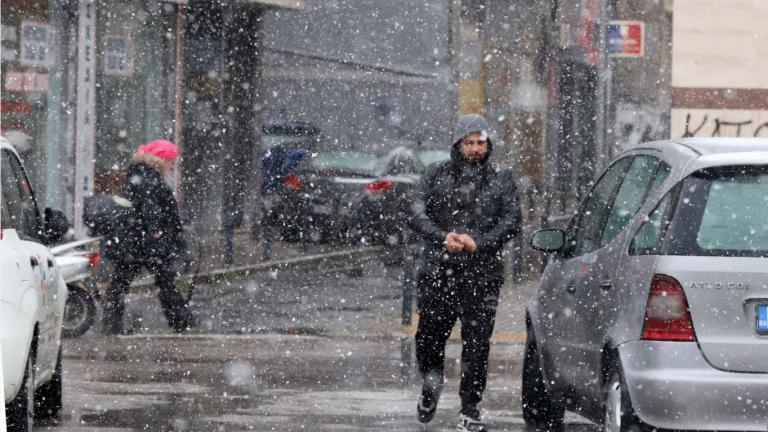 Θεσσαλονίκη: Χιονίζει στο κέντρο της πόλης. Σε επιφυλακή οι δήμοι του πολεοδομικού συγκροτήματος 