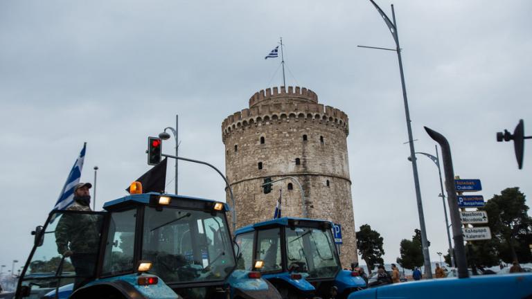 Με τα τρακτέρ τους στο κέντρο της Θεσσαλονίκης οι αγρότες - Αποκλεισμένο το κέντρο της πόλης