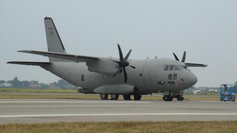 Μεταφορά παιδιών από τα νησιά με C-27J της Πολεμικής Αεροπορίας