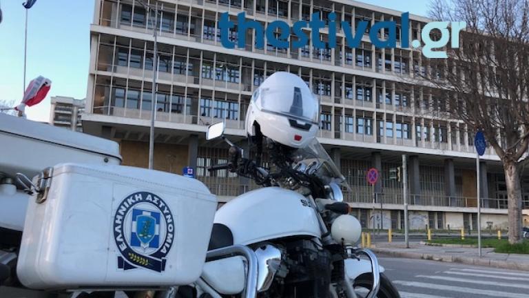 ΕΚΤΑΚΤΟ: Τηλεφώνημα για βαν παγιδευμένο με εκρηκτικά στα Δικαστήρια Θεσσαλονίκης