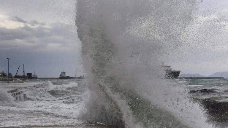 Καιρός: Ραγδαία επιδείνωση με βροχές, καταιγίδες ισχυρούς ανέμους και σκόνη 