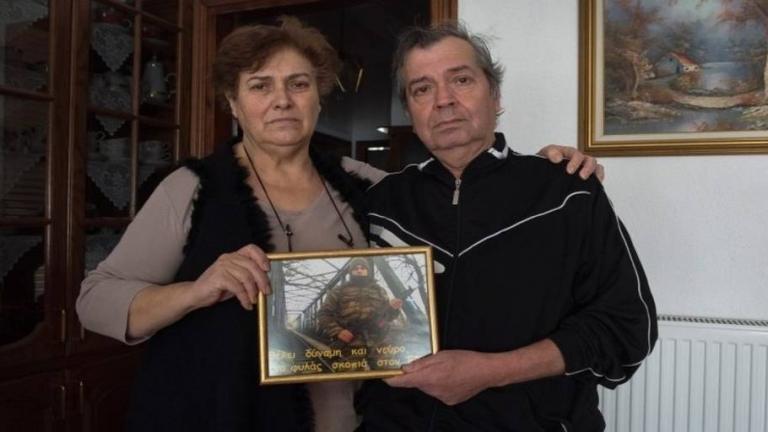 Συγκλονίζουν οι γονείς του λοχία Κούκλατζη: «Στα μάτια μας είναι ήρωας»