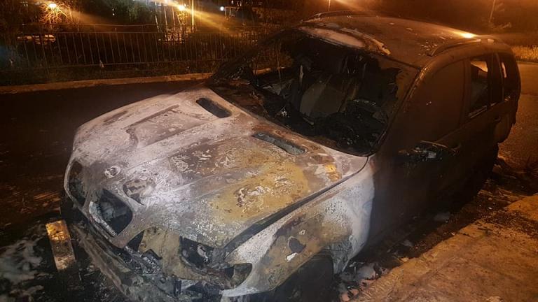 Έκαψαν ολοσχερώς το αυτοκίνητο του επιχειρηματία και πρώην προέδρου της ΟΝΝΕΔ, Γιάννη Κουλιζάκου