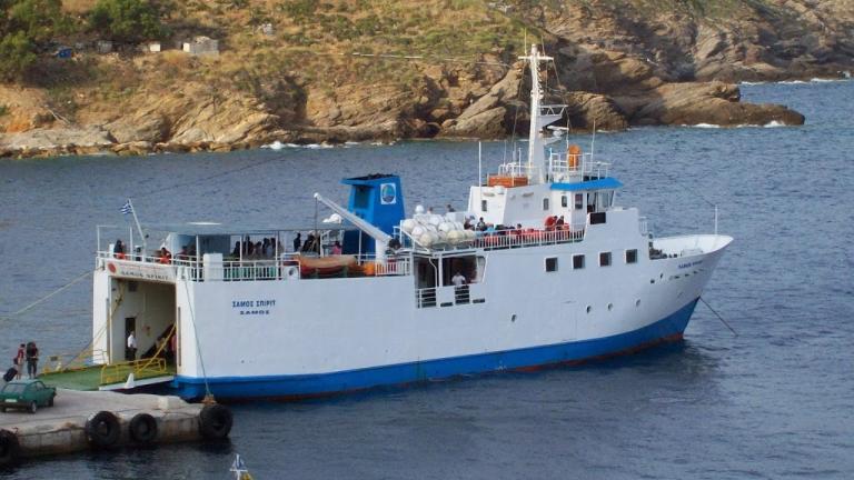 Κακοκαιρία: Έσπασαν οι κάβοι επιβατηγού οχηματαγωγού πλοίου στην Ελευσίνα