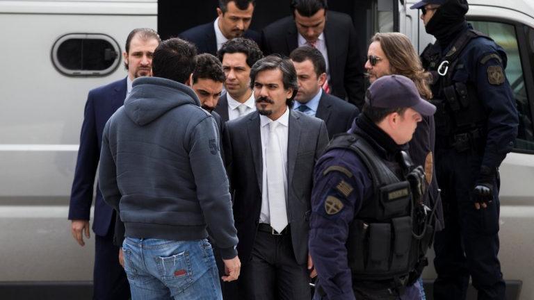 Απελευθερώνονται στα τέλη Απριλίου οι 8 Τούρκοι αξιωματικοί