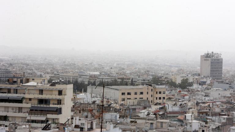 Καιρός: Σκόνη, ζέστη και βροχές 