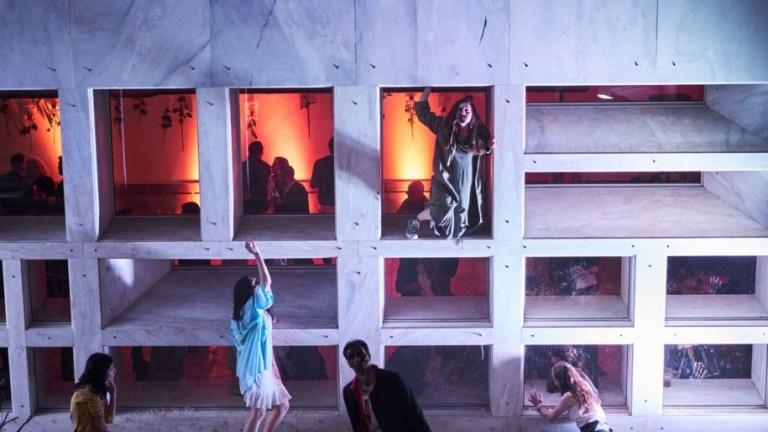 Η Αθήνα γέμισε με ζόμπι που... αγαπούν την τέχνη (ΦΩΤΟ)