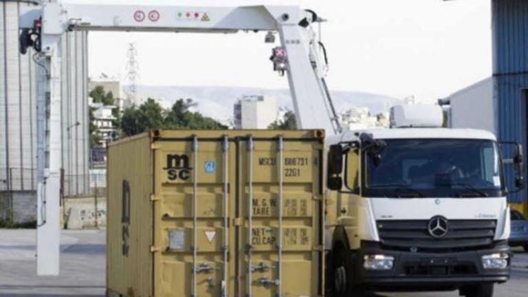 Χιλιάδες προϊόντα «μαϊμού» στο τελωνείο του Πειραιά