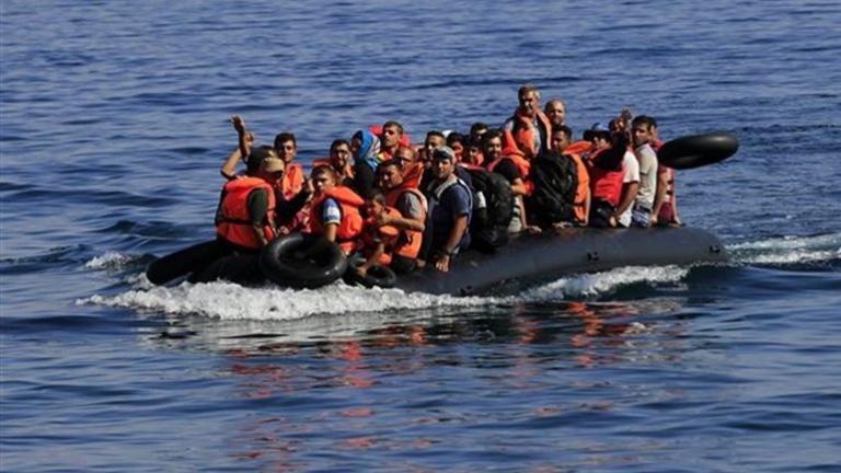 Λέμβος με 32 μετανάστες εντοπίστηκε ανοιχτά της Σάμουτ