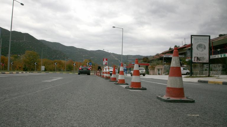 Λάρισα: Διεκόπη η κυκλοφορία των οχημάτων στην Κοιλάδα των Τεμπών, λόγω εργασιών συντήρησης των εγκαταστάσεων βραχοπροστασίας 