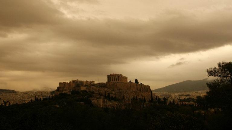 Καιρός: Βροχές καταιγίδες, ισχυροί άνεμοι και σκόνη 