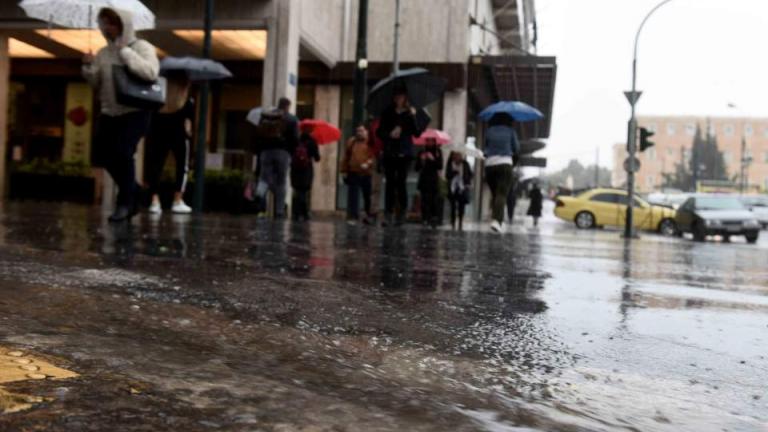 ΚΑΙΡΟΣ 2/3/2018: Βροχές, καταιγίδες και ισχυροί νοτιάδες στα πελάγη