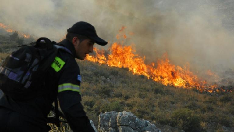 Πύρινος κλοιός: Ολονύχτια μάχη με τις φλόγες - Σε συναγερμό η πυροσβεστική