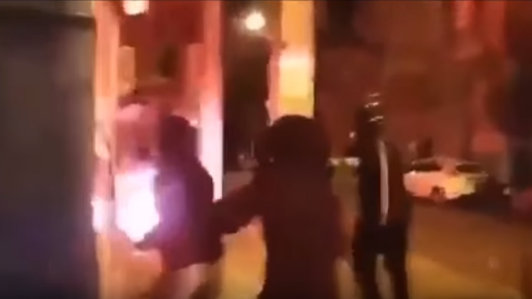 Στη δημοσιότητα βίντεο από την επίθεση που πραγματοποίησαν άγνωστοι σε γραφεία συνδέσμου του ΠΑΟΚ το βράδυ της Παρασκευής (23/03)