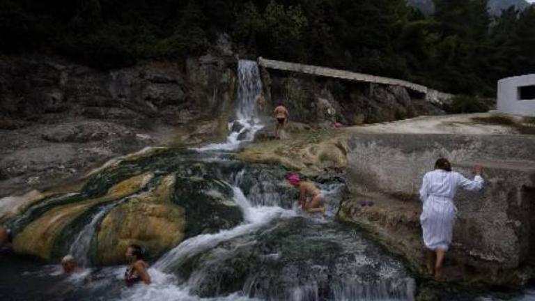 Καταγγελίες για όργια τη νύχτα στις ιαματικές πηγές των Θερμοπυλών