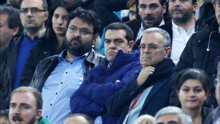 Αποφασισμένος να βάλει τέλος σε όσα συμβαίνουν στα γήπεδα εμφανίστηκε στη σύσκεψη στο Μαξίμου ο Αλέξης Τσίπρας-Τρεις ώρες διήρκησε η σύσκεψη στο Μέγαρο Μαξίμου