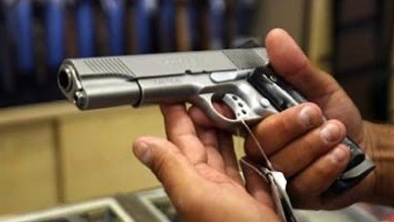 Σάλο έχει προκαλέσει η ανάρτηση στελέχους της ΝΔ στα social media όπου προτρέπει τους πολίτες να αγοράσουν όπλα για να προστατευτούν