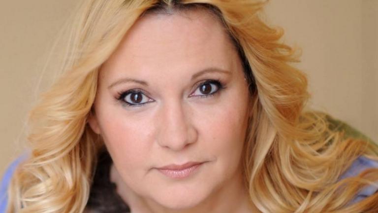 Οργισμένη η Καίτη Φίνου, ξεκαθαρίζει με ανάρτησή της στο Facebook ότι υπήρξε παρερμηνεία σε συνέντευξή της  ότι επιβιώνει ως ξεναγός