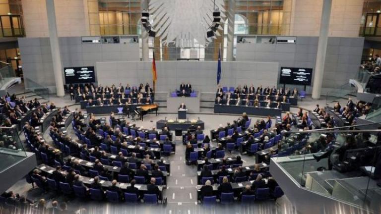 Αναταραχή λόγω ελληνικού χρέους στη γερμανική Βουλή: «Πάλι θα μας στοιχίσουν δισεκατομμύρια οι Έλληνες»
