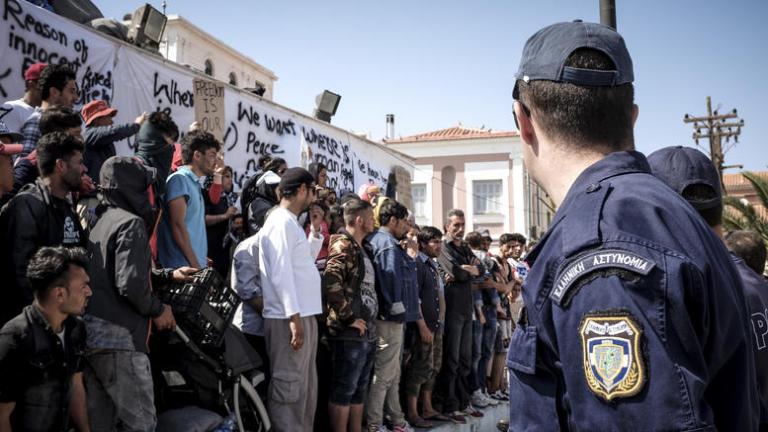 Συνελήφθησαν 120 πρόσφυγες στη Λέσβο-Μαζί και δύο Έλληνες αλληλέγγυοι