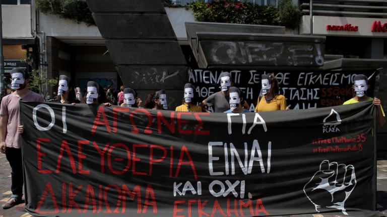 Διαμαρτυρία αντιεξουσιαστών - Με μάσκες στο Μοναστηράκι (ΦΩΤΟ)