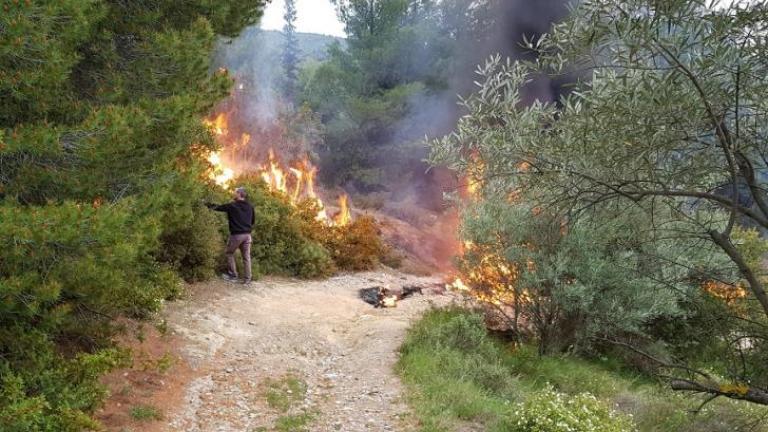 Βαρυμπόμπη: Πυρπόλησαν αυτοκίνητο που φέρεται να χρησιμοποιήθηκε από την συμμορία που χτυπά τα ΑΤΜ