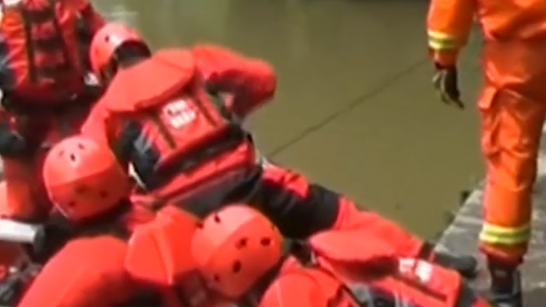 Απίστευτη τραγωδία με κωπηλάτες που έχασαν την ζωή τους στην Κίνα (ΠΡΟΣΟΧΗ, ΣΚΛΗΡΕΣ ΕΙΚΟΝΕΣ)