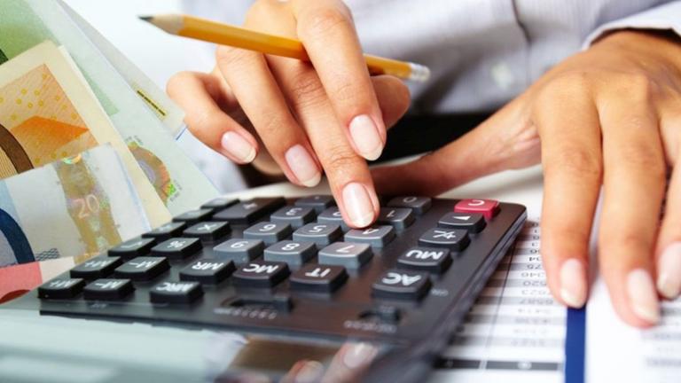 Άνοιξε η πλατφόρμα των 120 δόσεων για γιατρούς, δικηγόρους και μηχανικούς 