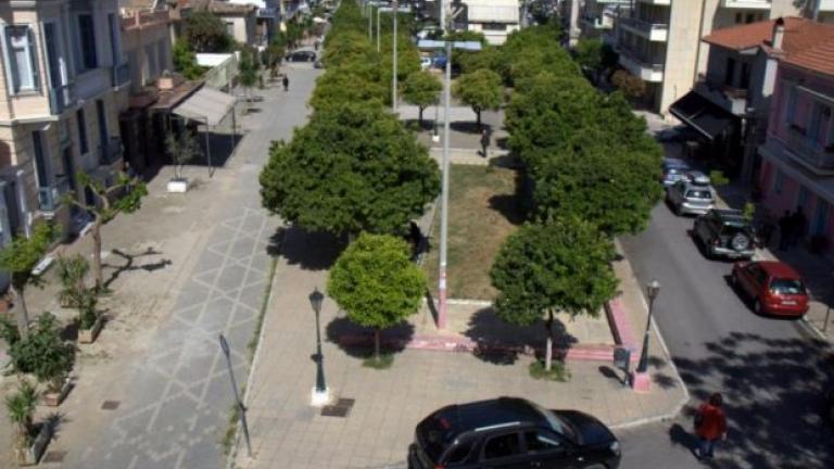 Απίστευτο τροχαίο με εγκατάλειψη στο κέντρο της Πάτρας (ΒΙΝΤΕΟ)