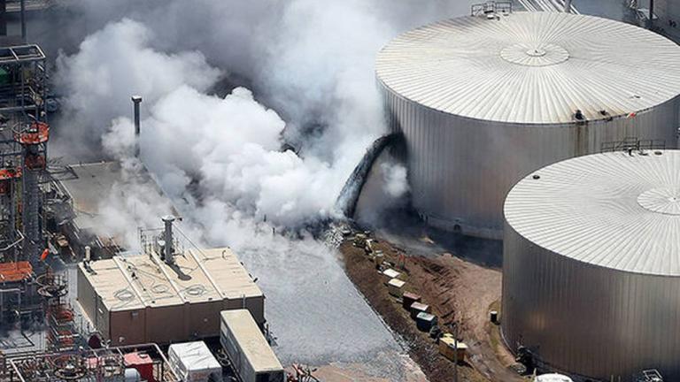 Έκρηξη σε διυλιστήριο πετρελαίου στην πόλη Σουπίριορ στην Πολιτεία Ουισκόνσιν των ΗΠΑ (ΒΙΝΤΕΟ)