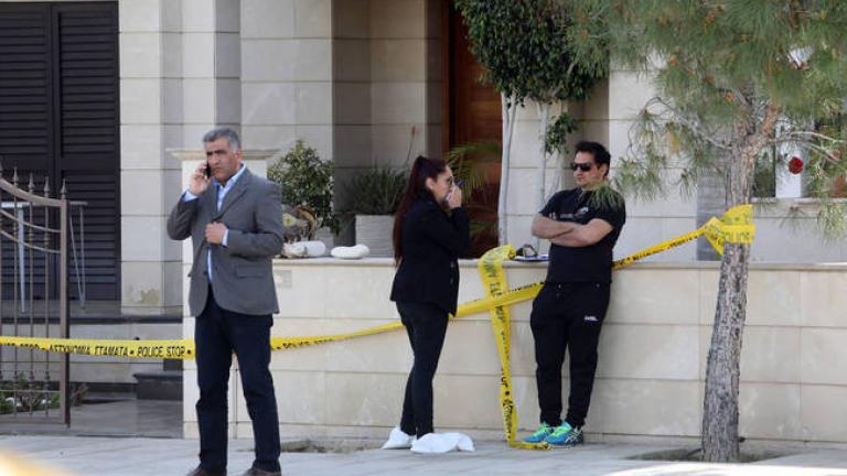 Δεν βρέθηκαν ίχνη παραβίασης στο σπίτι - Τι έδειξε η νεκροψία - νεκροτομή - Ανακρίνεται ο 15χρονος γιος τους
