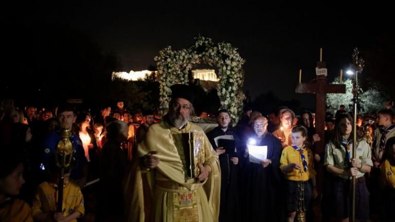 Με θρησκευτική κατάνυξη, οι Ορθόδοξοι σε ολόκληρο τον κόσμο βίωσαν τη Μεγάλη Παρασκευή, την κορύφωση του θείου δράματος