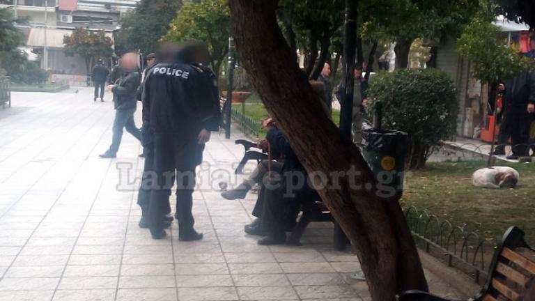 Λαμία: Καρέ καρέ η σύλληψη 40χρονης προτού συνευρεθεί με ηλικιωμένο, στην κολασμένη πλατεία Πάρκου (ΦΩΤΟ) 