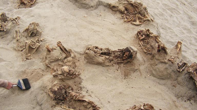 Ανακάλυψη σοκ! Εντόπισαν 140 σκελετούς ανηλίκων (ΦΩΤΟ)