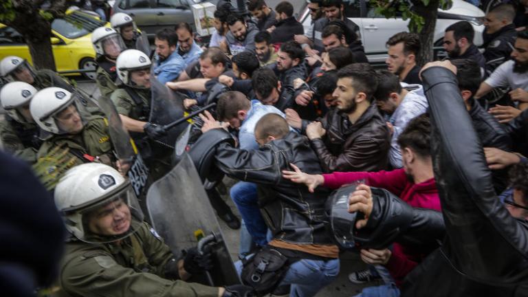 Αντιπολεμικό συλλαλητήριο - Ξύλο και χημικά στο κέντρο της Αθήνας (ΦΩΤΟ)