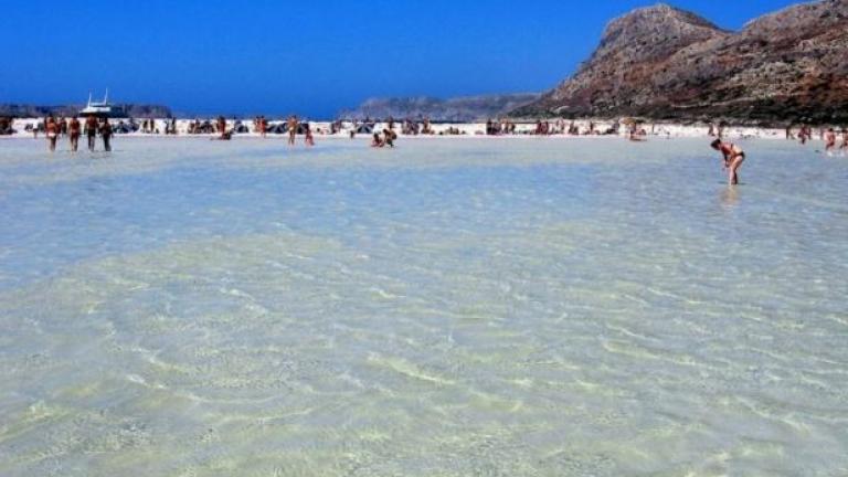  Η ελληνική παραλία με τη ροζ άμμο και τα αμέτρητα κοχύλια που θεωρείται από τις 10 καλύτερες στον κόσμο - Έχετε πάει; 