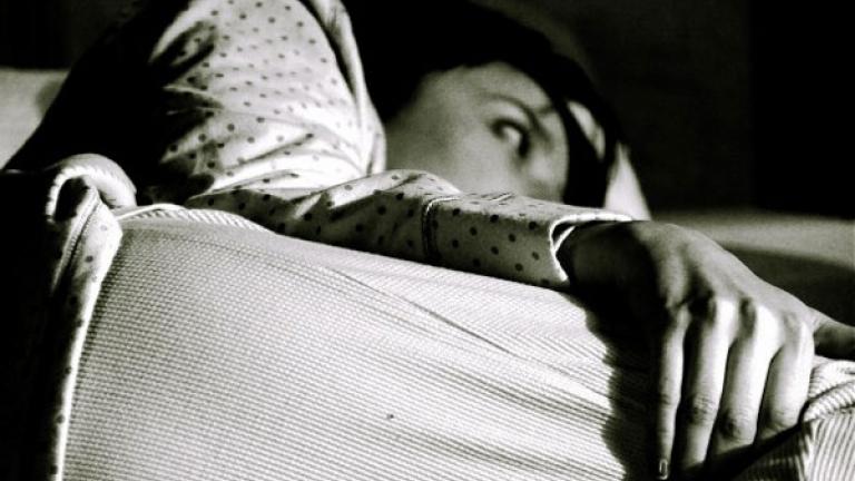 Ξυπνάτε συχνά κατά τη διάρκεια της νύχτας; Δείτε γιατί είναι ανησυχητικό