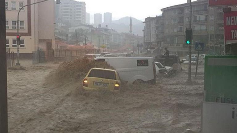 Άγκυρα: Τραυματίες και εικόνες καταστροφής από τις σφοδρές καταιγίδες! (ΒΙΝΤΕΟ)