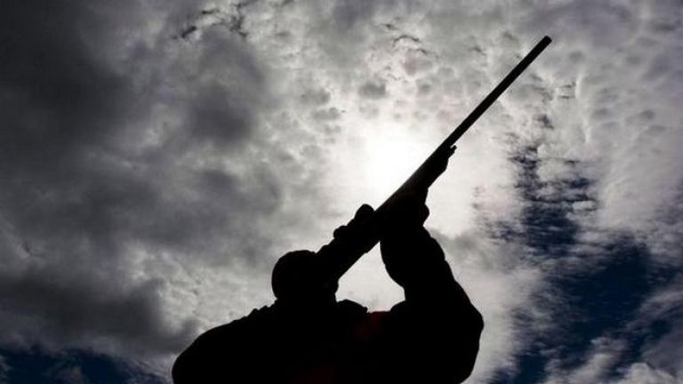 Τρόμος στη Φθιώτιδα: Συνταξιούχος αστυνομικός βγήκε στο μπαλκόνι και πυροβολούσε!