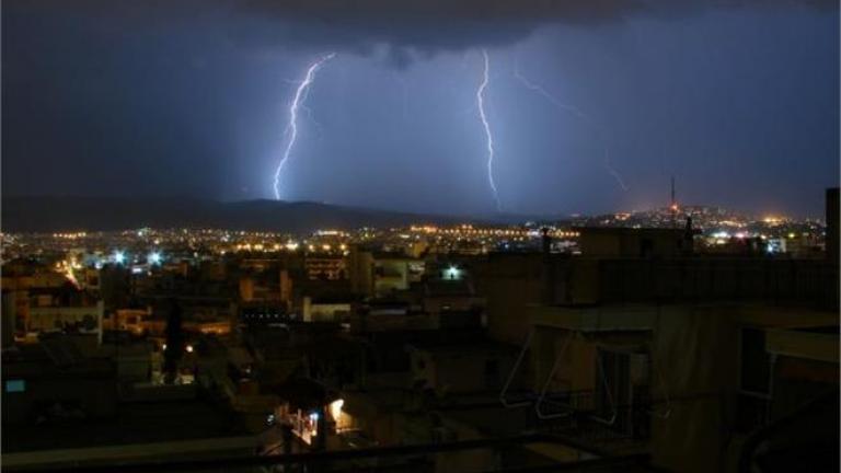 Εντυπωσιακά πλάνα από τη χθεσινοβραδινή καταιγίδα στην Αθήνα! (ΒΙΝΤΕΟ)