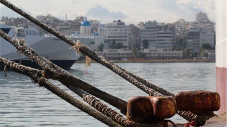 Μυστήριο στον Πειραιά με γυναίκα που εντοπίστηκε ζωντανή στη θάλασσα