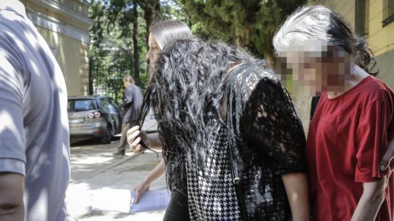 Οι ποινές για το νεκρό βρέφος στην Πετρούπολη: Σε κατ' οίκον περιορισμό η παιδοκτόνος, προφυλακιστέα η μητέρα της!