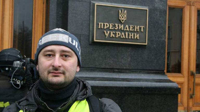 Κατασκοπικό θρίλερ! Εμφανίστηκε ζωντανός ο Ρώσος δημοσιογράφος που... «δολοφονήθηκε» χθες!