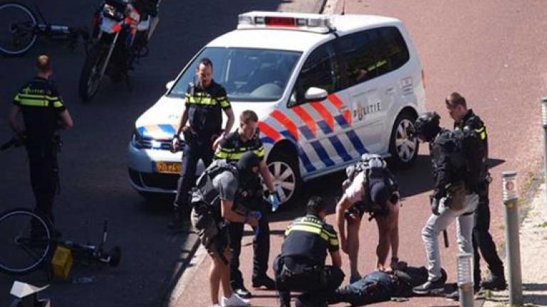 Σκηνές τρόμου στη Χάγη: Έσπειρε τον τρόμο με μαχαίρι-Τρεις τραυματίες (ΒΙΝΤΕΟ)