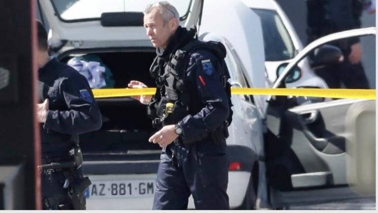 Πανικός στο Παρίσι: ‘Ένας νεκρός και 4 τραυματίες από επίθεση οπλισμένου άνδρα με μαχαίρι
