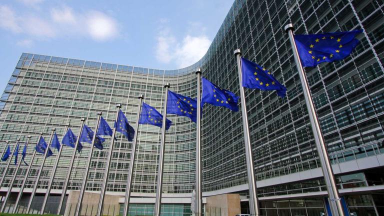 Η Κομισιόν ενεργοποιεί το μέτρο αποκλεισμού κυρώσεων για την προστασία των ευρωπαϊκών εταιρειών από αμερικανικές κυρώσεις