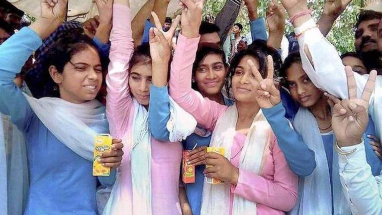 Ινδία: Περισσότερο από το ένα τρίτο των κοριτσιών στη νότια Ασία δεν πηγαίνουν σχολείο όταν έχουν περίοδο