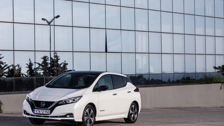 Αυτό είναι το Nissan Leaf 2ης γενιάς που είναι ένα  αμιγώς ηλεκτροκίνητο μηδενικών εκπομπών ρύπων αυτοκίνητο (ΦΩΤΟ)